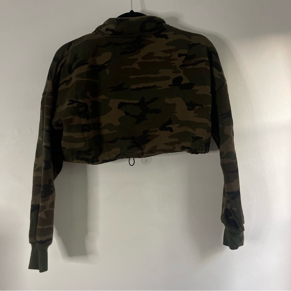 Crop Camo Pullover - Picture 4 of 4